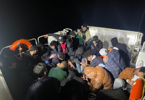 Aydın Açıklarında 23 Düzensiz Göçmen Beraberinde 3 Çocuk Yakalanmıştır