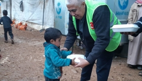 Food and winter clothing aid in al-Bab