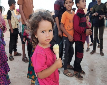 İdlib'de çocuklara dondurma ikramı
