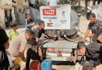 Gazze 039 de tankerlerle su dağıtımı Gazze 039 de tankerlerle su dağıtımı